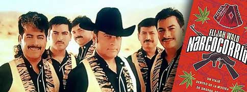 Los Tigres del Norte junto con el libro de Elijah Wald